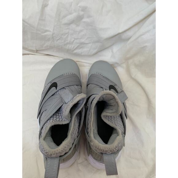 Nike Lebron Soldier XII TB Zoom Mens Size 7 Grey Basketball Shoes AT3872-002 main image 5
